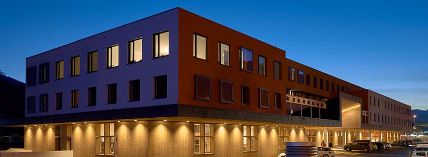 Moderne Architektur prägt das Hotel: Die Fassade des 4Rest Hotel Hall. Moderne Architektur prägt das Hotel: Die Fassade des 4Rest Hotel Hall.