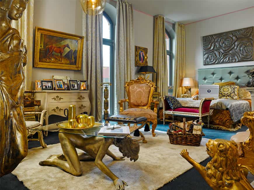 25hours, "Trump Suite" 25hours, "Trump Suite"