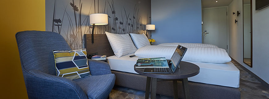 Frische Farben und lässiger Stil: Die Zimmer im 4Rest Hotel Hall. Frische Farben und lässiger Stil: Die Zimmer im 4Rest Hotel Hall.