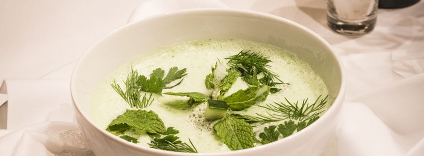 Geeistes Gurkensuppe mit Tegernseer Joghurt