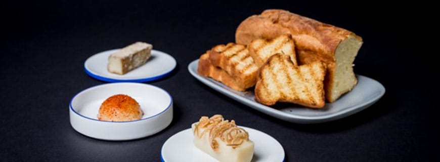 Hausgemachter englischer Toast mit dreierlei Schmalz - Zwiebel, Paprika und Pilz Hausgemachter englischer Toast mit dreierlei Schmalz - Zwiebel, Paprika und Pilz