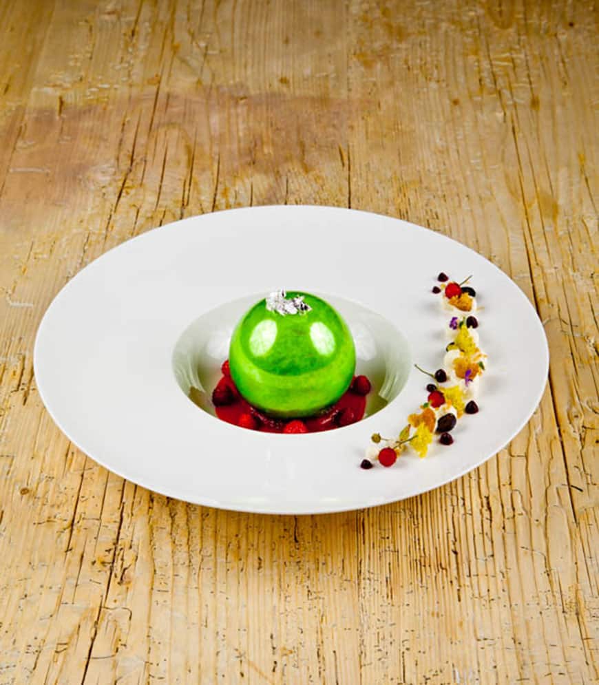 Header_14_Pierre_Lingelser-Schwarzwaldstube-Zuckerperle_Kir_ImperialWaldmeister-Champagner-Schnee_Walderdbeersorbet_Rhabarberkompott