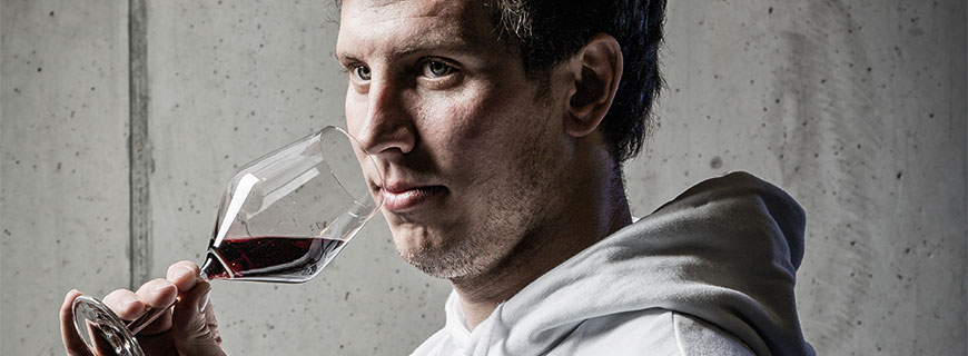 Thomas Lehner Thomas Lehner beim verkosten von Rotwein