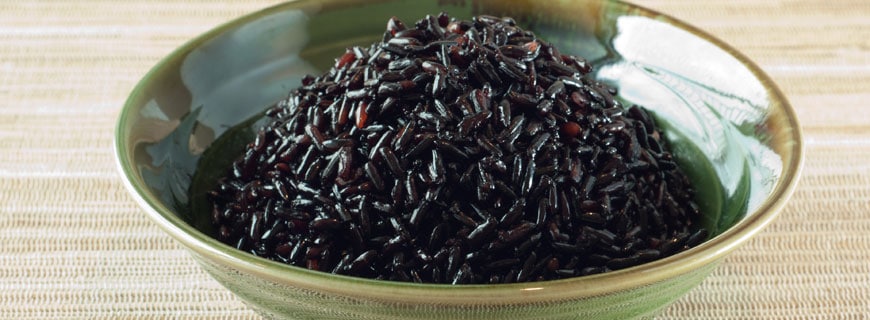 Keramikschale mit Schwarzem Reis 