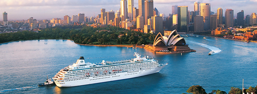 ein Cruise-Liner in Australien ein Cruise-Liner fährt in den Hafen von Sydney ein