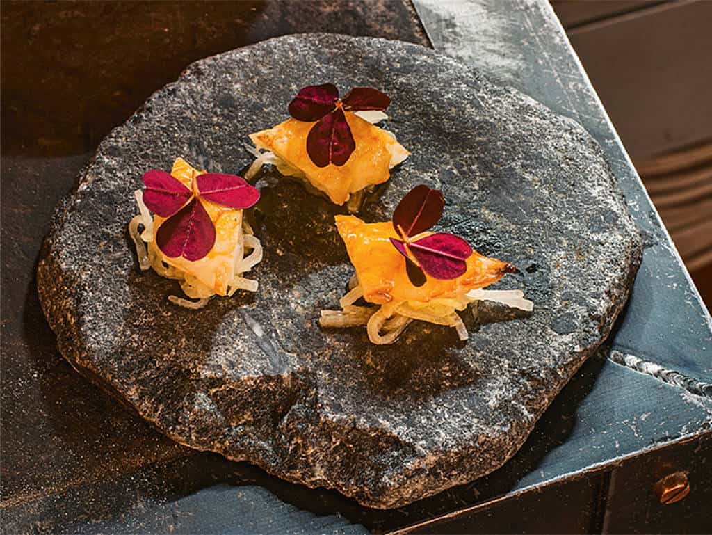 Sautierter Hummer, Kohlrabi und geräucherte Butter
