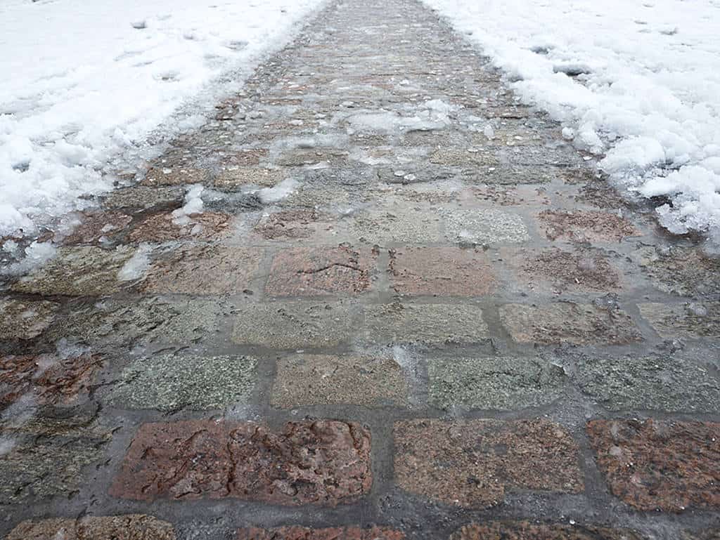 Vereister Gehweg
