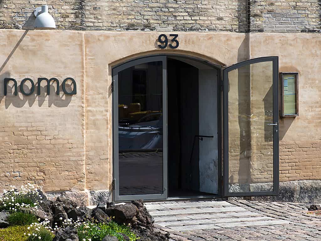 Noma – Das beste Restaurant Nomaeingangstür