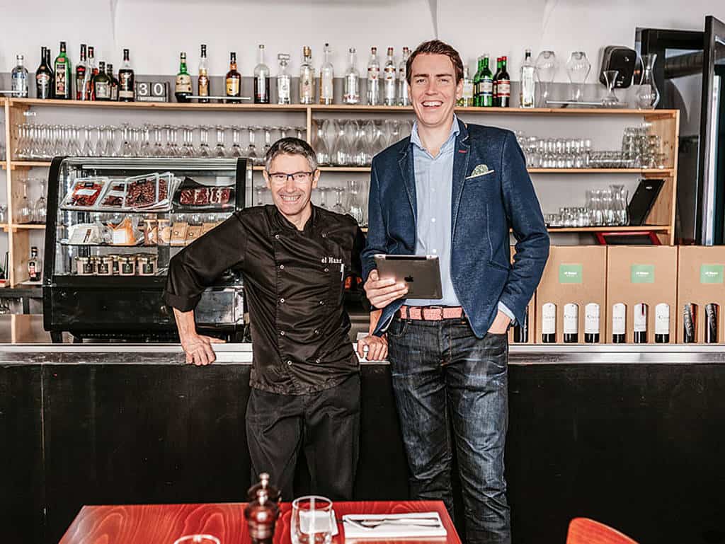 Koch José (li.), hier mit dem Gründer Thomas Primus (re.), war Impulsgeber für die Entstehung von FoodNotify.