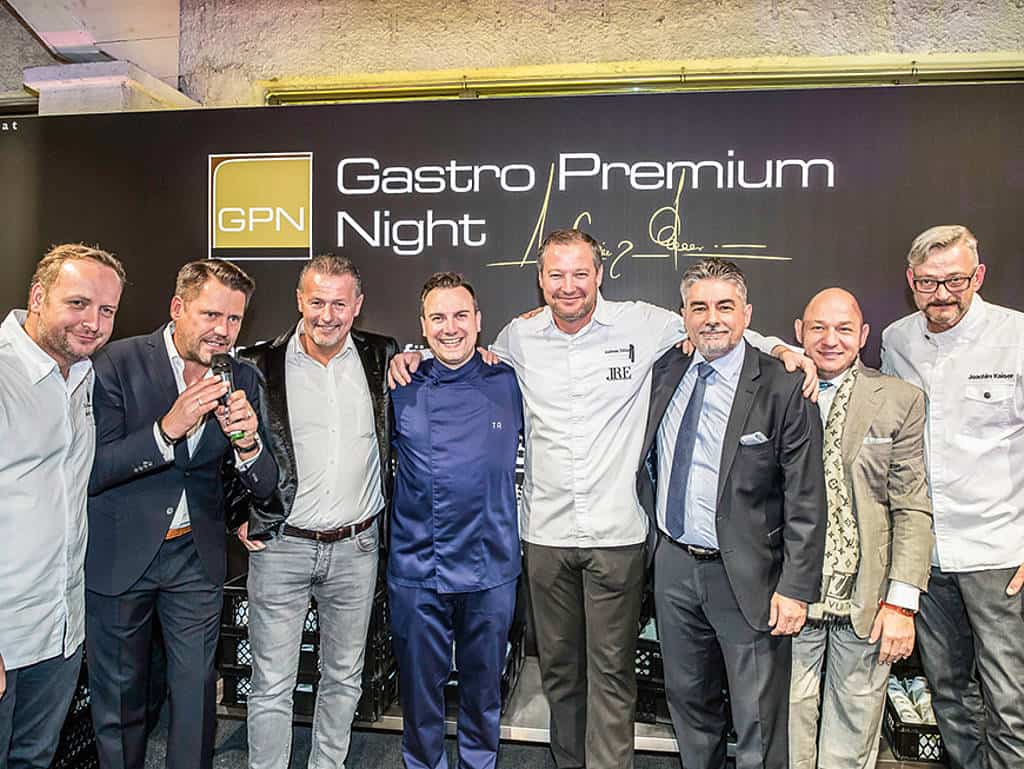 Let’s get the party started: Hubert Wallner, Moderator Mike Süsser, GPN-Gastgeber Karlheinz Hauser, Tim Raue, Andreas Döllerer, Lohberger-Head Reinhard Hanusch, Michael Ecker von Future.com und Joachim Kaiser Let’s get the party started: Hubert Wallner, Moderator Mike Süsser, GPN-Gastgeber Karlheinz Hauser, Tim Raue, Andreas Döllerer, Lohberger-Head Reinhard Hanusch, Michael Ecker von Future.com und Joachim Kaiser