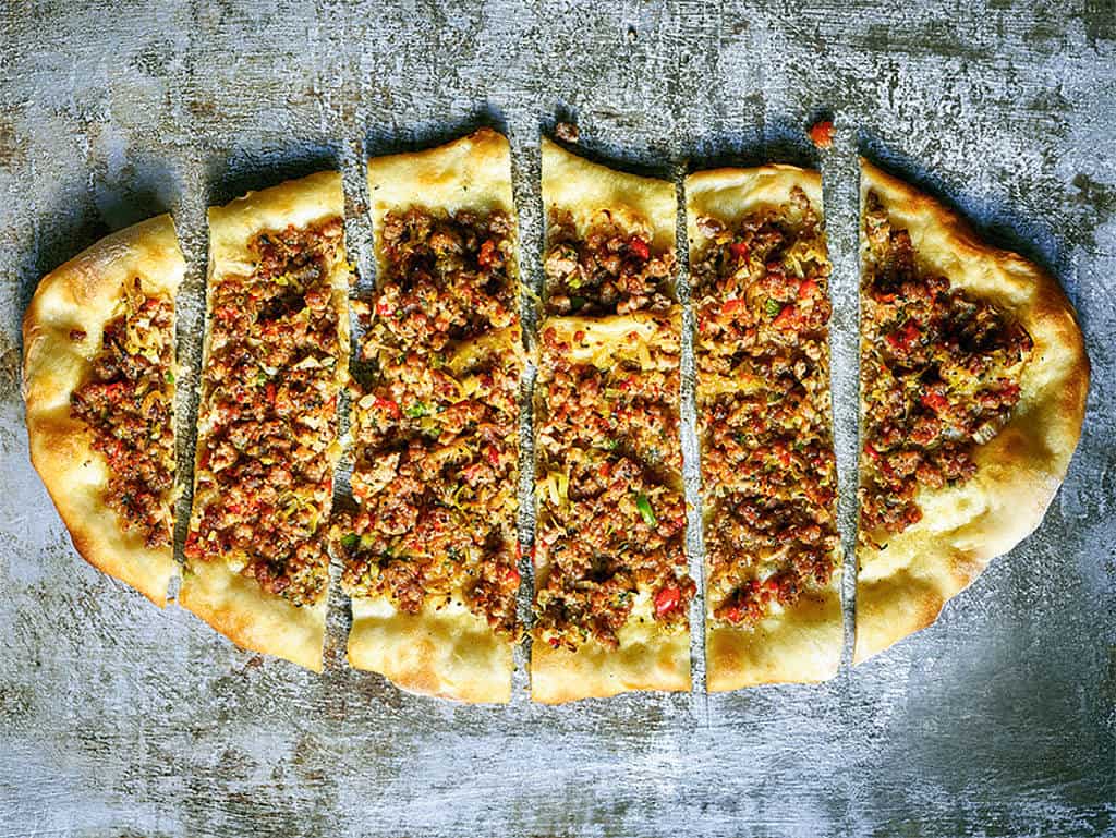 Die "Arabische Pizza" Lahm Bi Ajin Die "Arabische Pizza" Lahm Bi Ajin