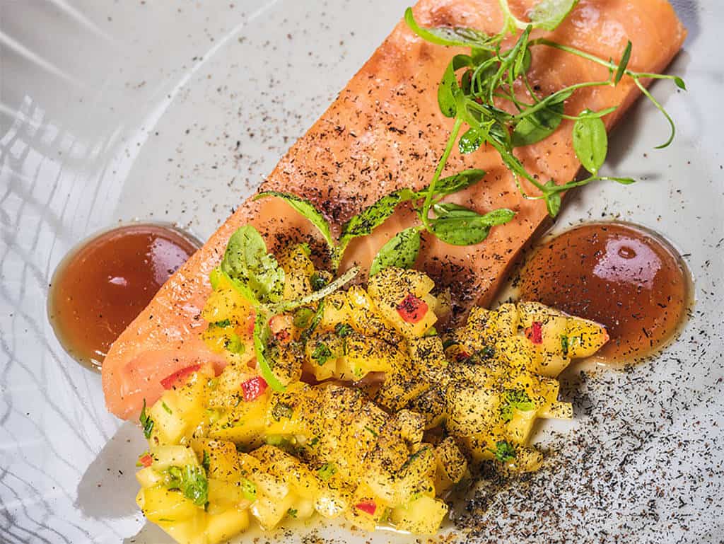 Rezept von Ernest Jagoszinski: Geräucherte Forelle, Yuzu und Mango Rezept: Geräucherte Forelle, Yuzu und Mango