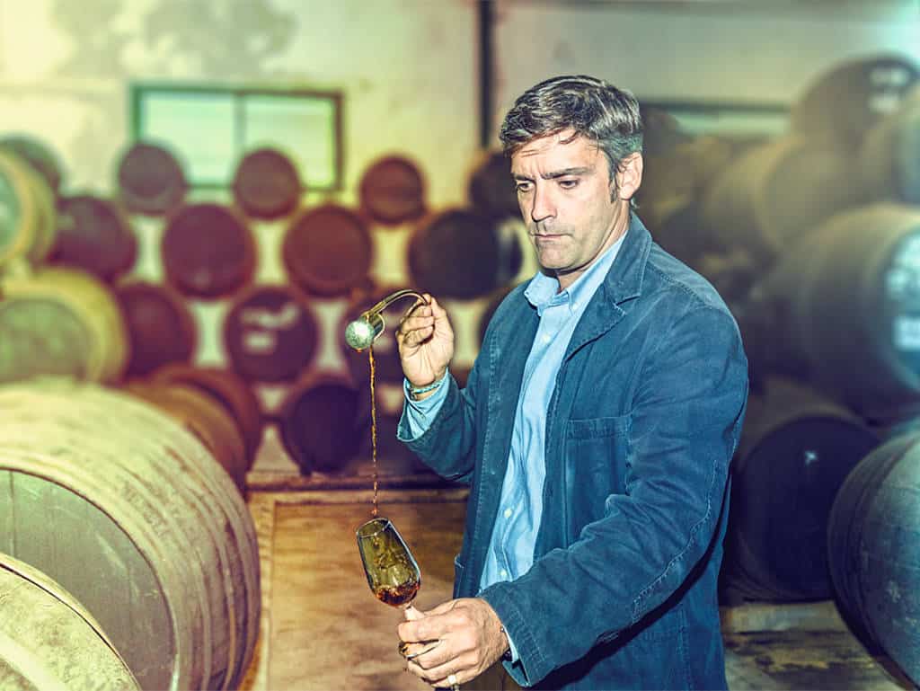 Perfektion im Fass: Essig-König Joaquín Gómez Beser produziert jährlich im spanischen Jerez 800.000 Liter seines weltberühmten Essigs. Perfektion im Fass: Essig-König Joaquín Gómez Beser produziert jährlich im spanischen Jerez 800.000 Liter seines weltberühmten Essigs.