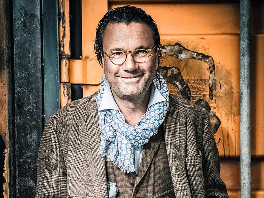 Christoph Hoffmann lächelt in die Kamera