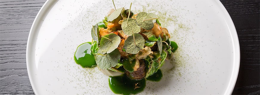 Rezept von Marco Barth, Restaurant Essig’s, Linz: Topinambur, Grünkohl, Matcha und Trüffel Rezept von Marco Barth, Restaurant Essig’s, Linz: Topinambur, Grünkohl, Matcha und Trüffel