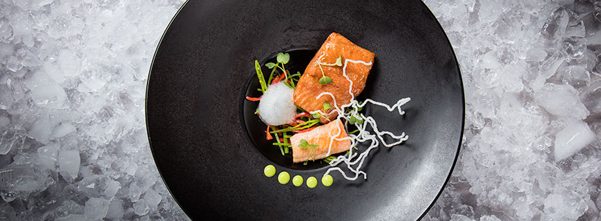 Online Special: Das Fisch-Menü von SOULKITCHEN-Chef Alexander Leicht. Lachsforelle in Miso gebeizt mit geräuchertem Bauch von SOULKITCHEN-Chef Alexander Leicht.