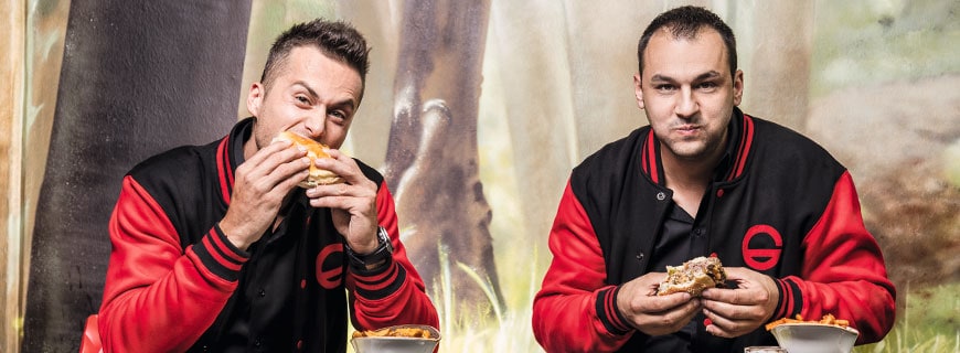 Die Freigeister hinter dem Konzept mit ihren Lieblingsburgern: Christoph Feilhofer und Andreas Hammer 