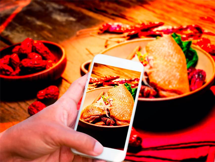 Das Londoner Restaurant Dirty Bones versorgt seine Gäste mit allem, was sie für ein gutes Instagram-Food-Foto brauchen. Das Londoner Restaurant Dirty Bones versorgt seine Gäste mit allem, was sie für ein gutes Instagram-Food-Foto brauchen.