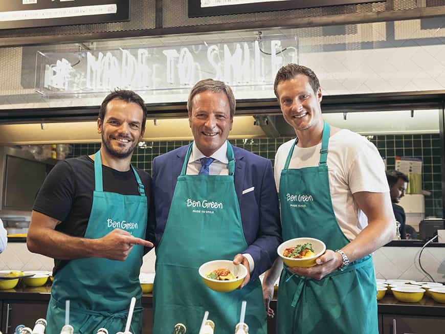 Steffen Henssler, Michael Garvens, Chef des Kölner Flughafens, und Marcell Jansen (v. li. n. re.)