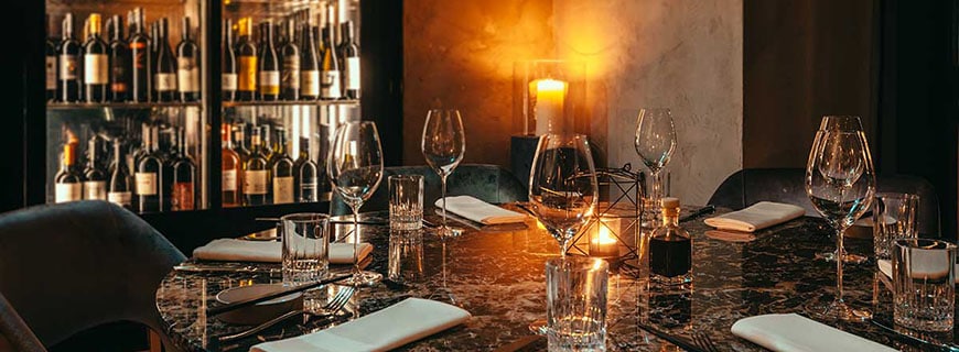 Schick-cooles Design im Restaurant Grill & Bar by Juan Amador.