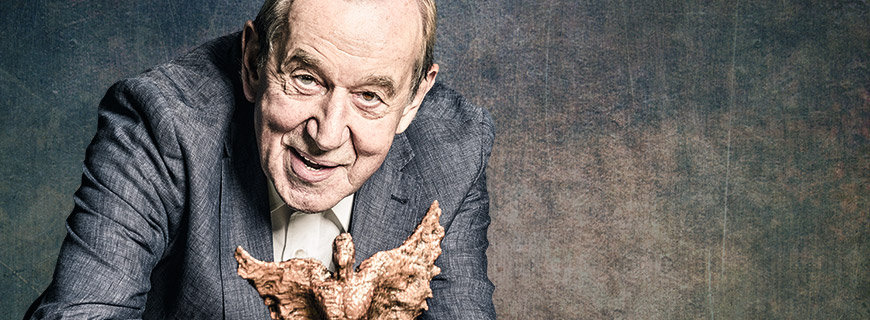 Heinz Reitbauer mit seinem Award für sein Lebenswerk