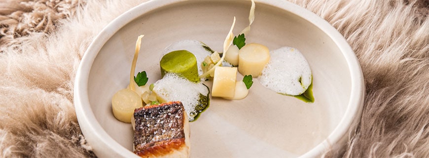Waller mit Petersilie und geräucherter Butter Rezept Lukas Kienbauer: Waller mit Petersilie und geräucherter Butter