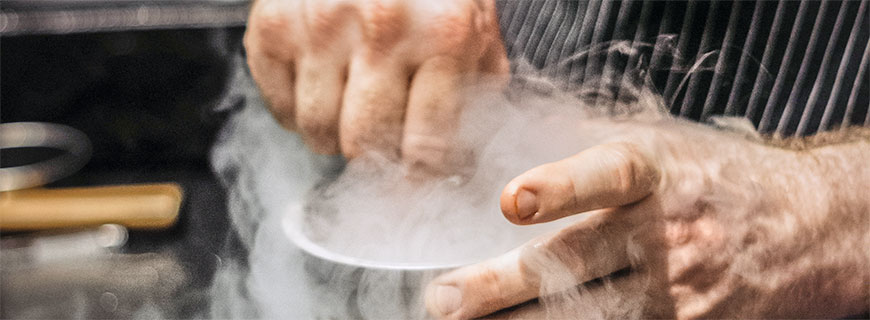  Kreativ-Werkstatt: In René Franks Coda Dessert Bar rauchen nicht nur die Köpfe. 