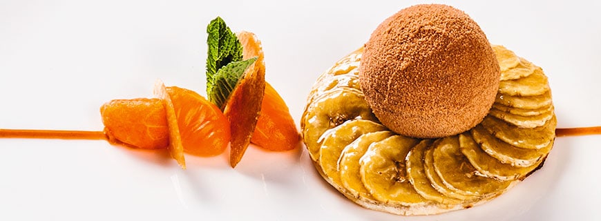 Giunduja-Mousse mit Meersalzkaramell und Mandelmilcheis