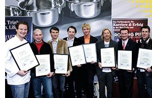 Die Besten der Besten der Gastronomie mit Auszeichnungen in der Hand 