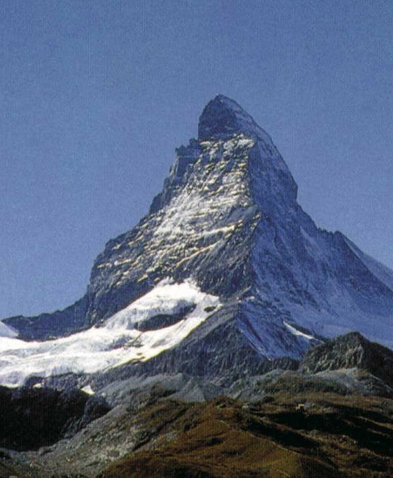 Matterhorn der Matterhorn leicht mit Schnee bedeckt an einem sonnigen wolkenlosen Tag