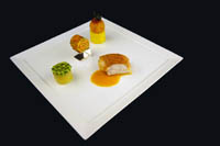 Salat von zart geräuchertem Perlhuhn mit Feigen und Maronivinaigrette