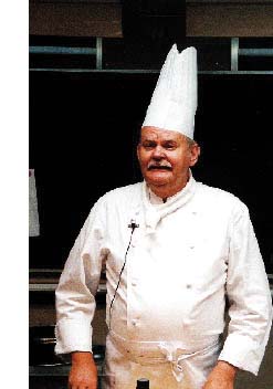 Franz Zodl im festen breitbeinigen stand 