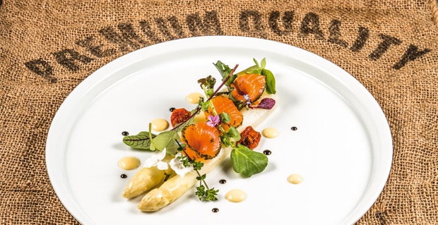 Marinierter Spargel mit gebeiztem Seesaibling