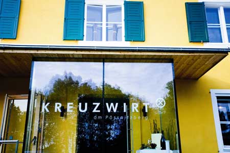 der Eingang des Restaurants Kreuzwirt 