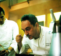 Ferran Adria beim Abschmecken 