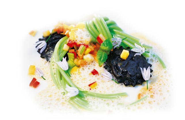 Variation von Nudeln aus dem Wurzelgemüsefond in exotischer Mango-Kokosnussmilchsauce