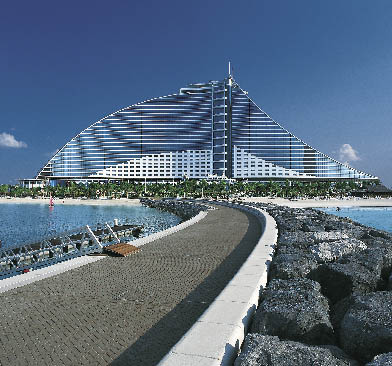 Jumeirah Beach Hotel von Außen 