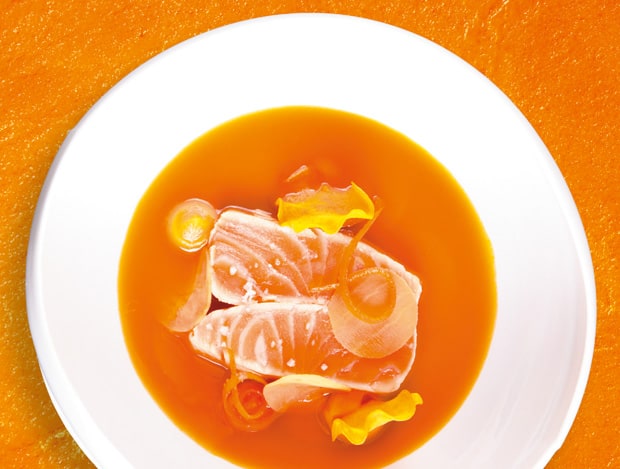 Lachs, Rooibush-Rauch, Süßkartoffel-Grapefruit-Dashi
