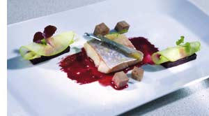 Seesaibling mit Pökelzunge, grünem Apfel, ­Cidre, Parakresse und Roten Rüben