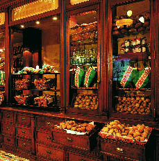 Hotellerie hotelshop mit vielen köstlichkeiten