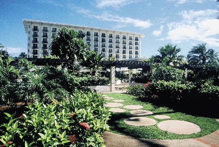 die parkanlage und das dazugehörige hotel sind zu sehen
