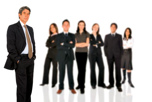 der Boss und etwas weiter im Hintergrund sein Team 