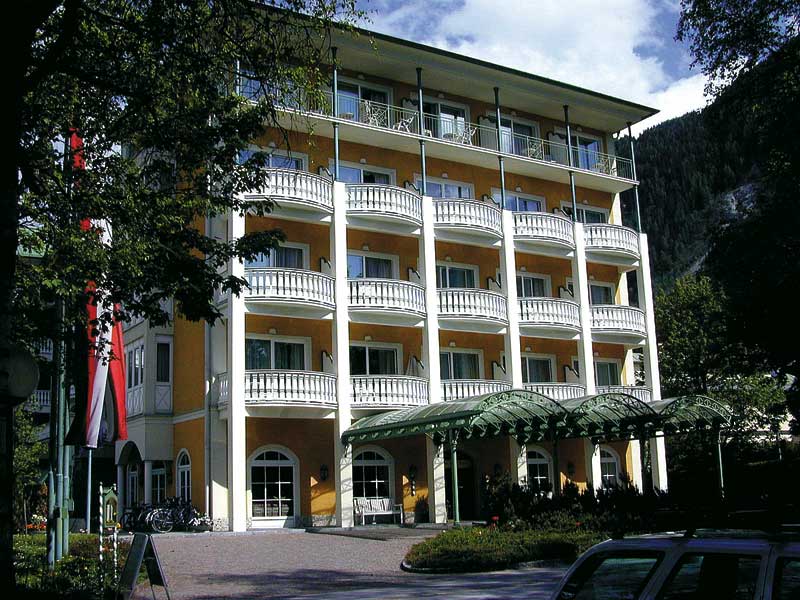 Hotelfachschule Frontansicht der Hotelfachschule Bad Hofgastein in Salzburg