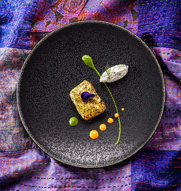 Geräucherter Gewürzlachs mit Gurken-Dill-Raita