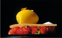 Kulinarische Kreation mit Erdbeeren 