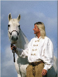 karl reiter mit einem lipizzanerhengst 