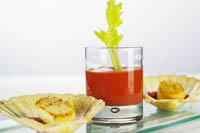 „Apfel-Grenadine-Gelée mit Rahm-Mousse und Apfel-Espuma