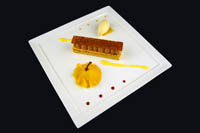 Salat von zart geräuchertem Perlhuhn mit Feigen und Maronivinaigrette