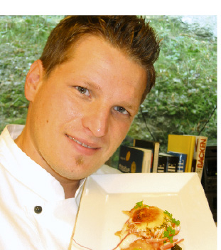 Herbert Schmidhofer mit seiner Flusskrebs komposition 
