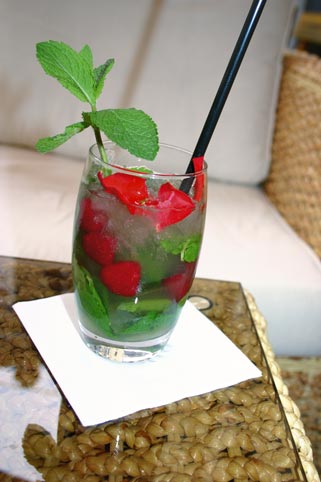 Rose Mojito von Peter Just ein Mojito Cocktail mit Erdbeeren